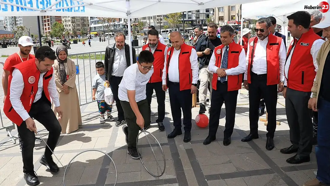 Geleneksel oyunlar tırı, Elazığ'da çocuklarla buluştu
