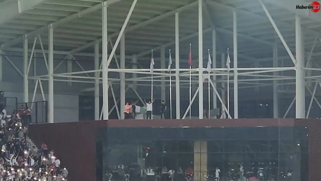 Vanspor Bayrağını İndiren ve Yan Hakemi Yaralayan Şahıslar Yakalandı