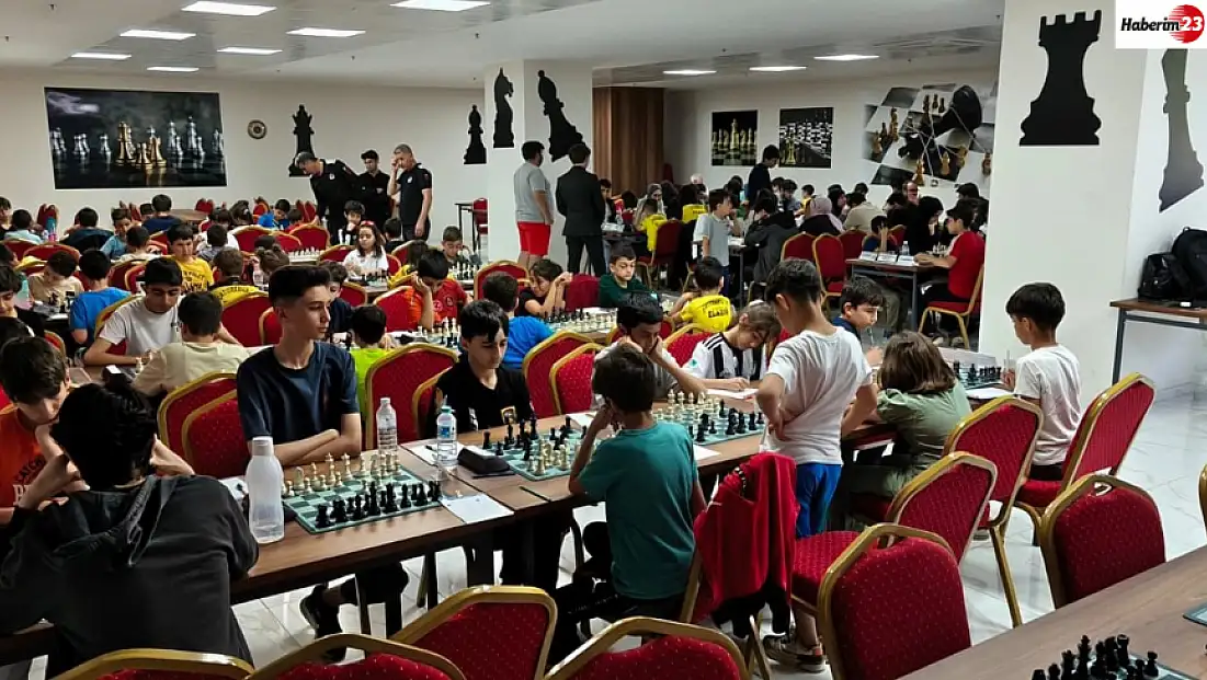 Yaşayan stadyum'da satranç heyecanı