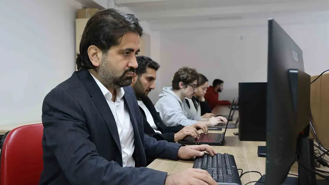 Adli Bilişim Uzmanı Tuncer: ''Deepfake ile ünlülerin veya sıradan insanların yapmadıklarını ve söylemediklerini yaptırmak mümkün''