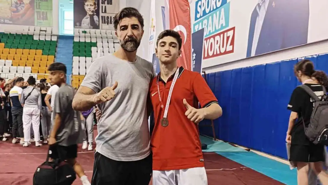Bedirhan Kaya taekwondoda Türkiye 3.'sü oldu