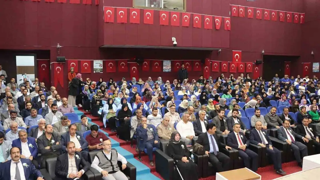 Elazığ'da 'Peygamberimiz, iman ve istikamet' konulu konferans düzenlendi