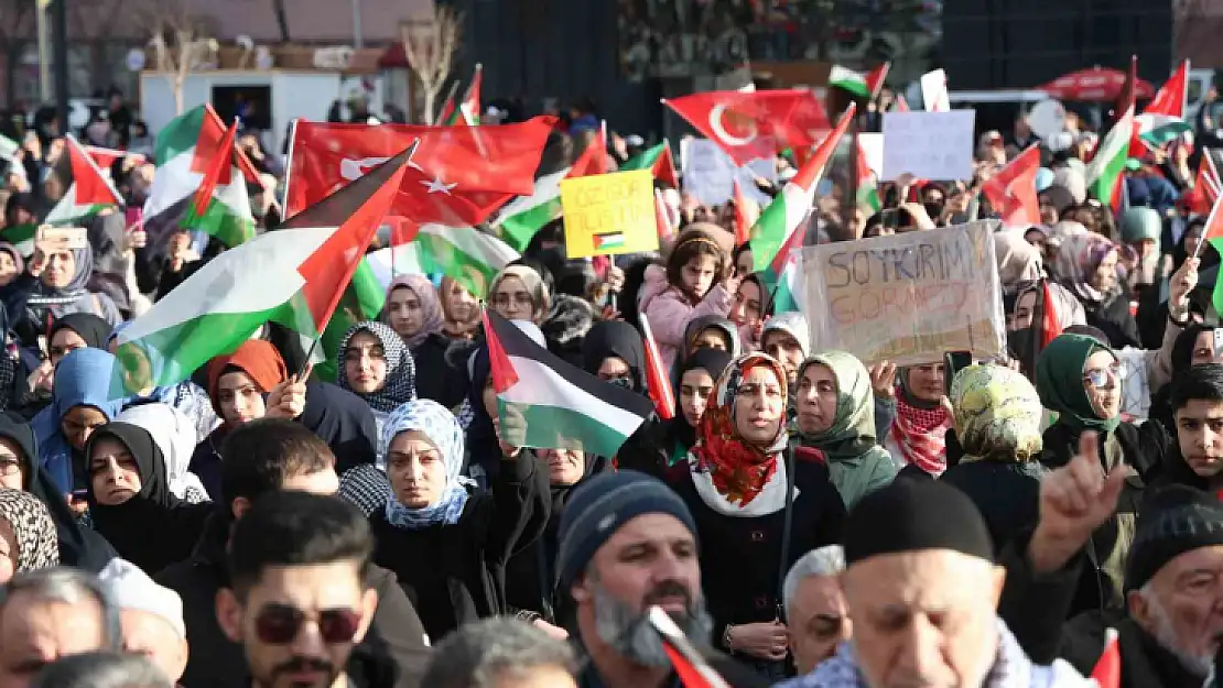 Elazığ'da binlerce kişi Filistin için yürüdü