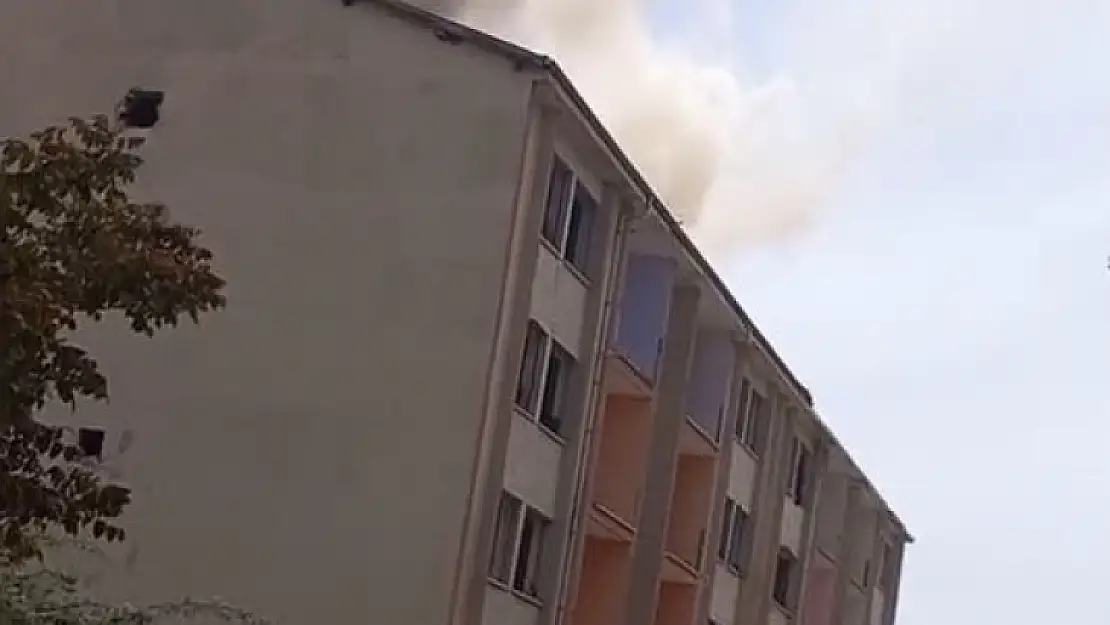 Elazığ'da çatı yangını büyümeden söndürüldü
