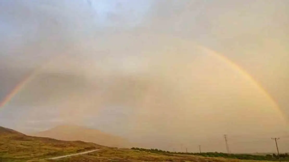 Elazığ'da gökkuşağı mest etti