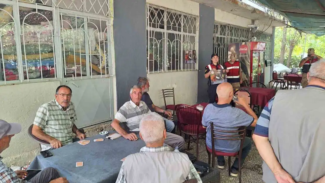 Elazığ'da jandarma ekipleri, vatandaşları bilgilendirdi