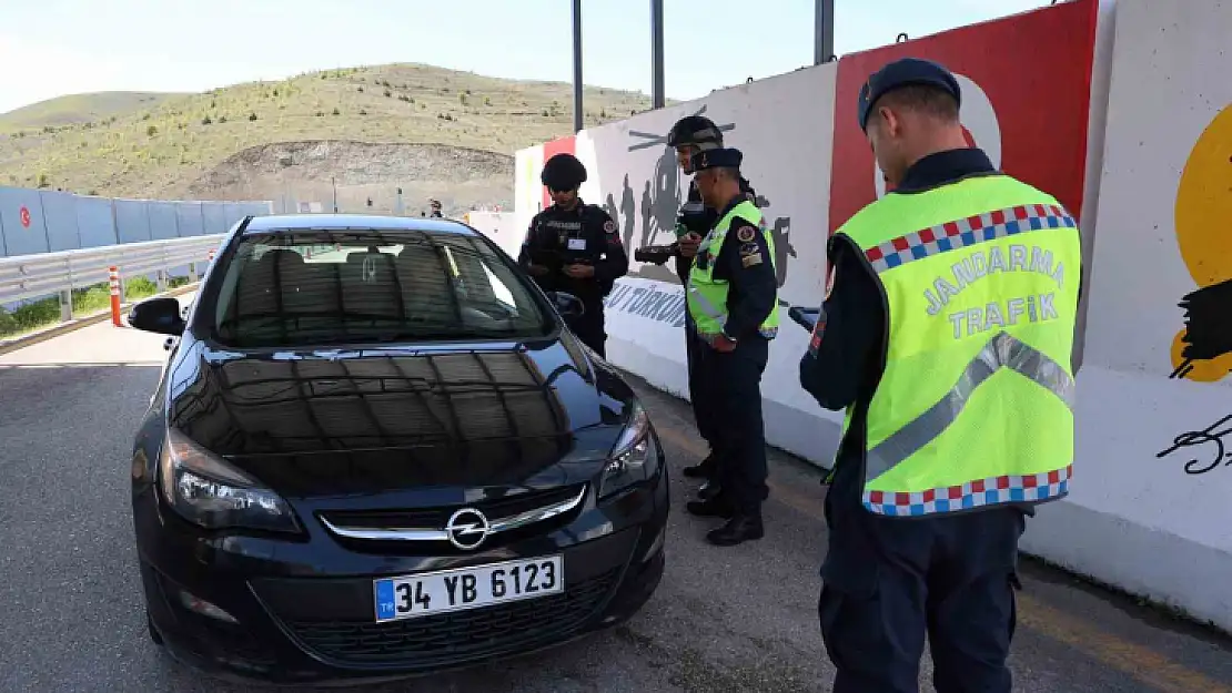 Elazığ'da jandarma ekiplerinden bayram denetimi