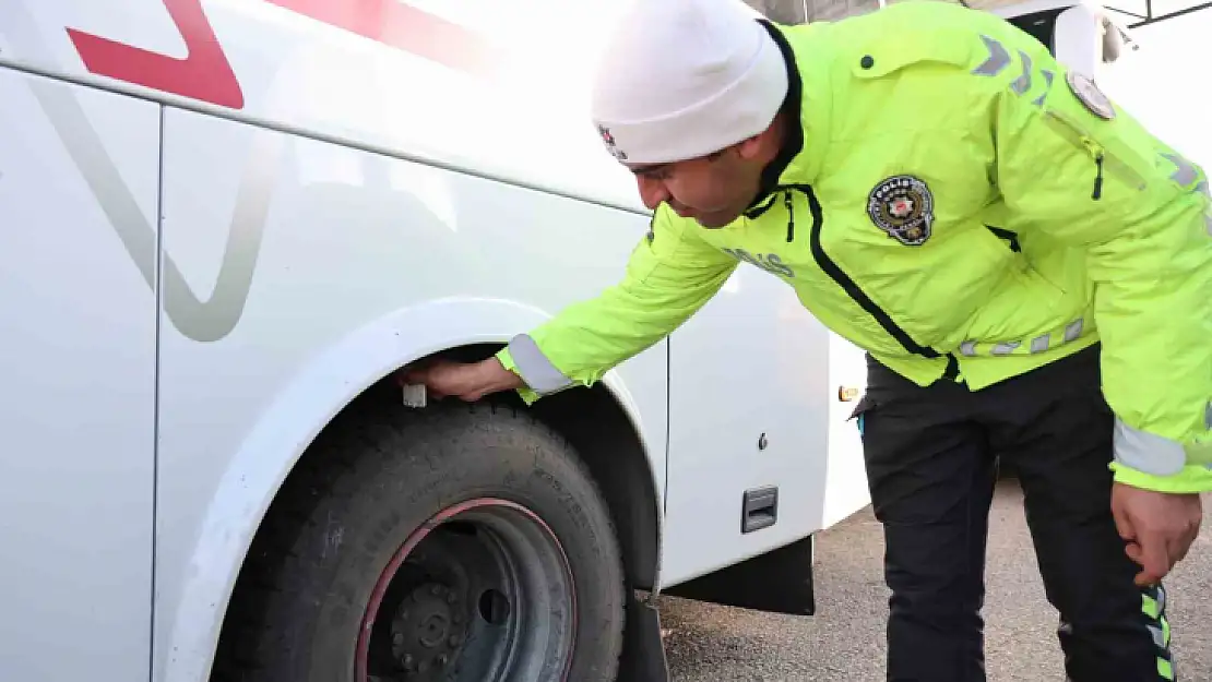 Elazığ'da kış lastiği denetimleri sürüyor