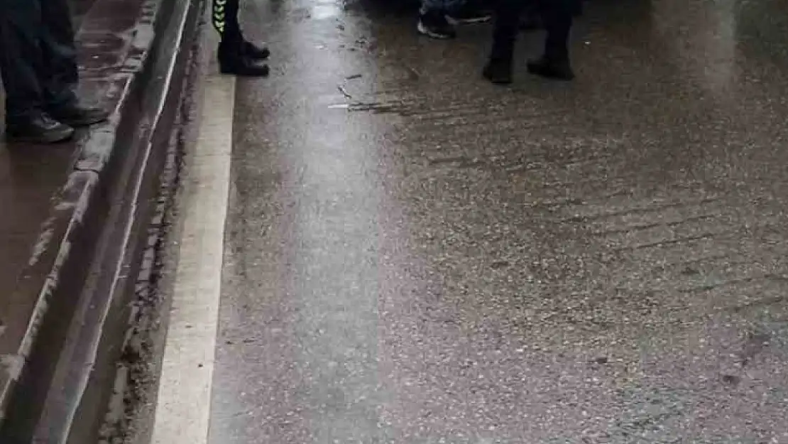 Elazığ'da motosiklet yayaya çarptı: 2 yaralı