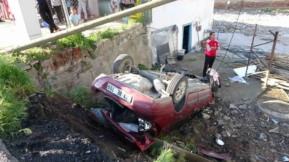 Elazığ'da otomobil bahçeye uçtu: 5 yaralı