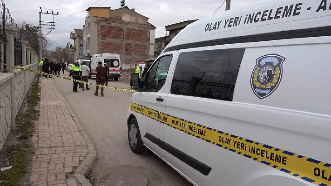 Elazığ'da pikabın altında kalan yaşlı adam hayatını kaybetti