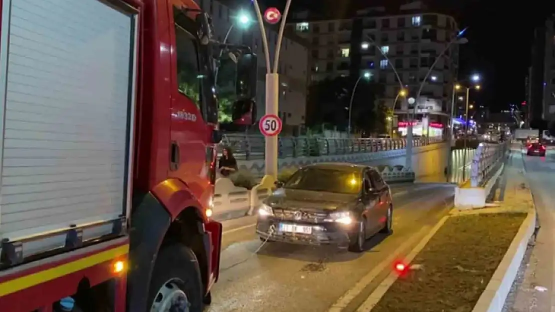 Elazığ'da sağanak yağışta alt geçit suyla doldu, facianın eşiğinden dönüldü