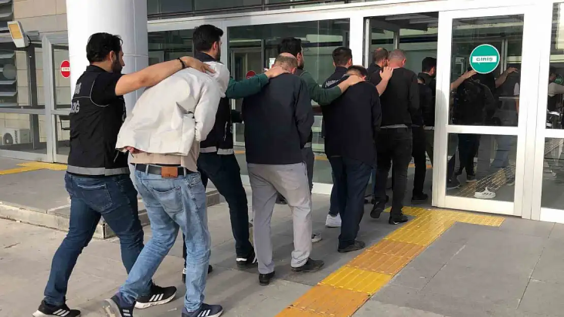 Elazığ'da sokak satıcılarına operasyon: 13 gözaltı