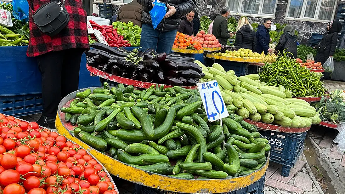 Elazığ'da son haftaların en düşük fiyatları, pazarlara bahar geldi