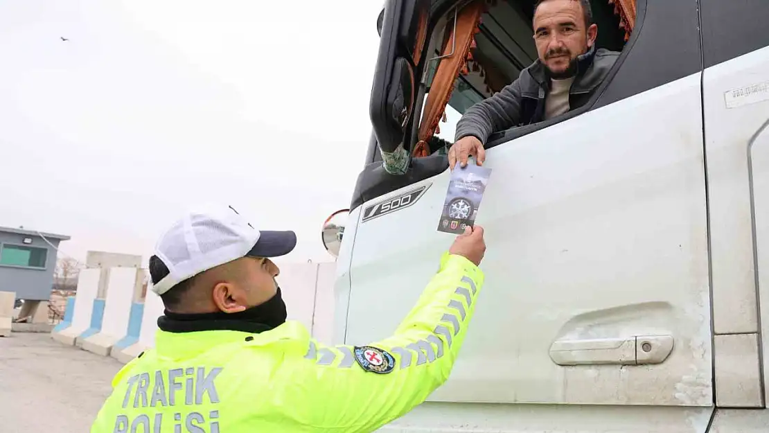 Elazığ'da trafik ekiplerinden kış lastiği denetimi