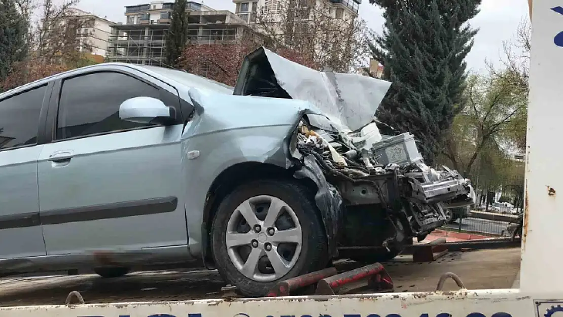 Elazığ'da trafik kazası: 2 yaralı