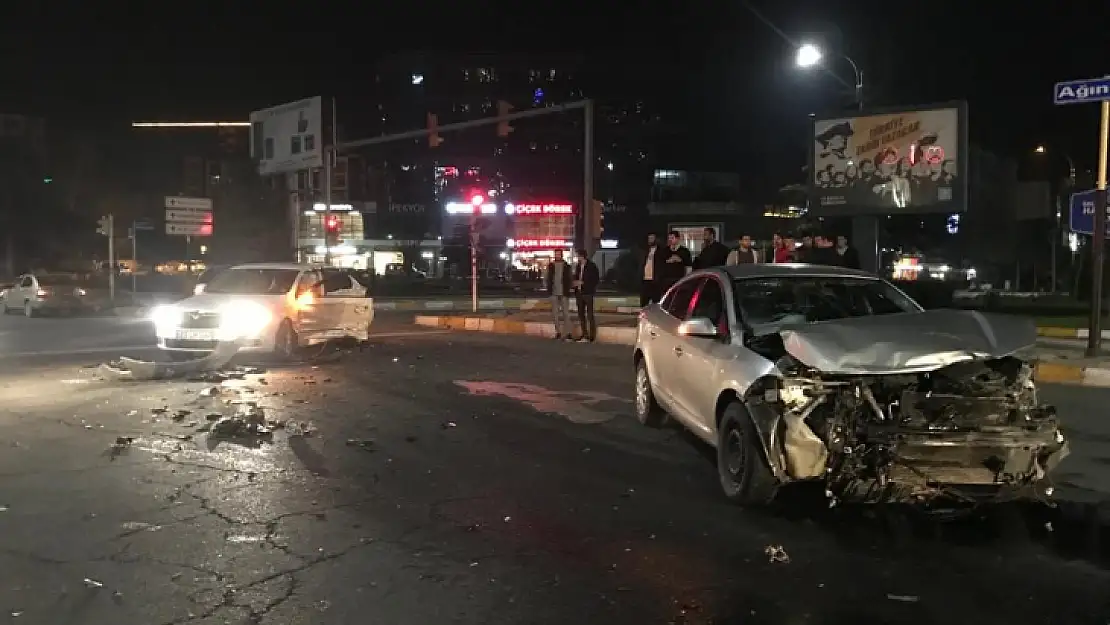 Elazığ'da trafik kazası: 2 yaralı