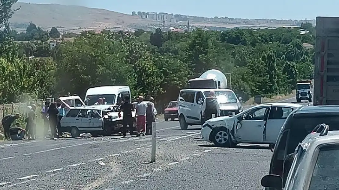 Elazığ'da trafik kazası: 6 yaralı