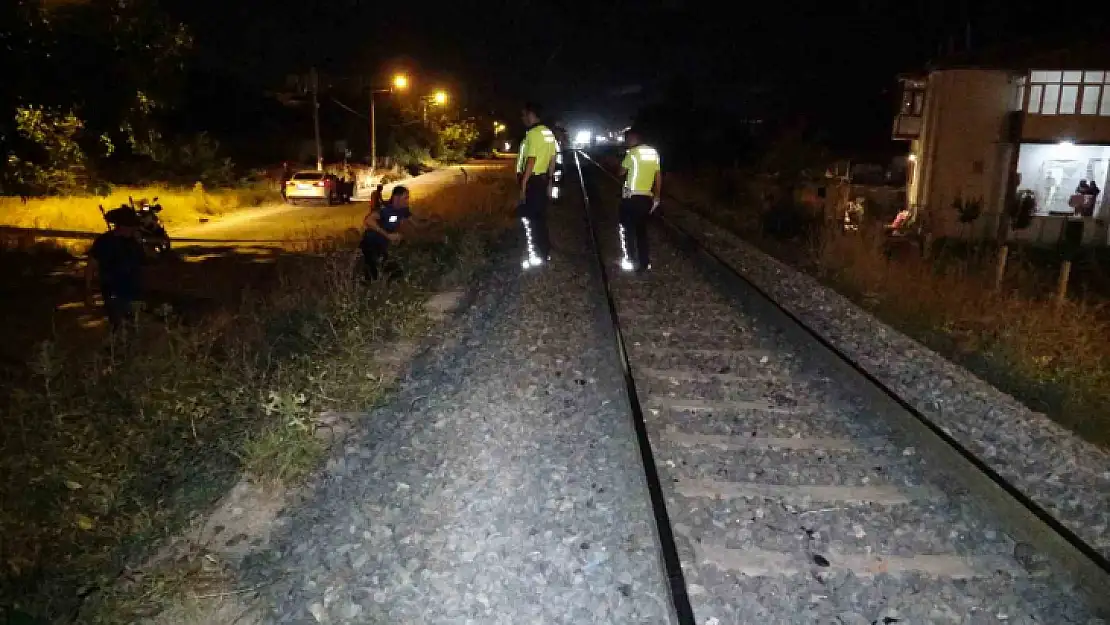 Elazığ'da trenin çarptığı kadın ve çocuk yaralandı