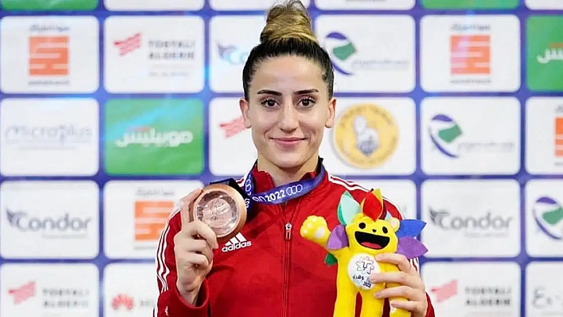 Elazığ'dan Dünyaya: Gizem Özer, Şampiyonluk İçin Mücadele Edecek!