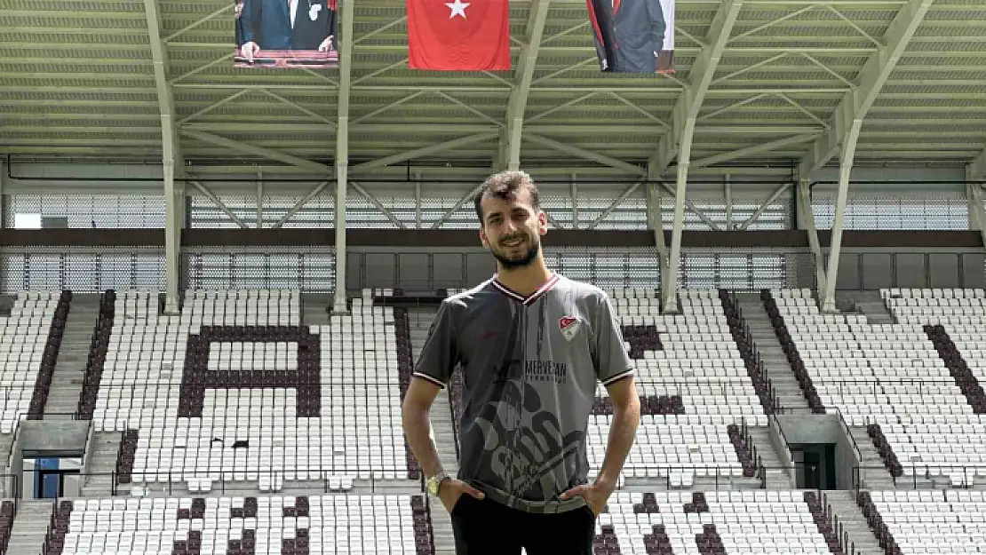 Elazığspor taraftarı, yeni stadyuma şükür secdesiyle girdi