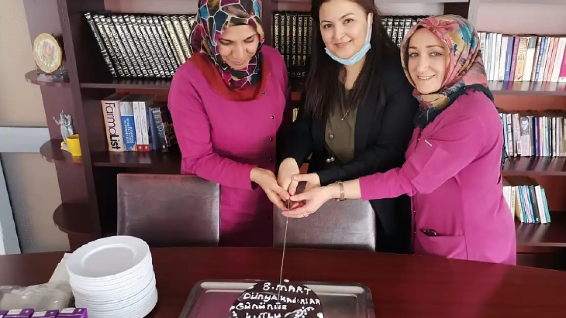 Huzurevinde kadınlar günü kutlandı