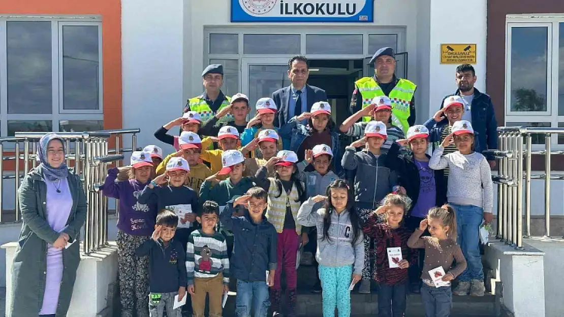 Jandarmadan öğrencilere trafik eğitimi