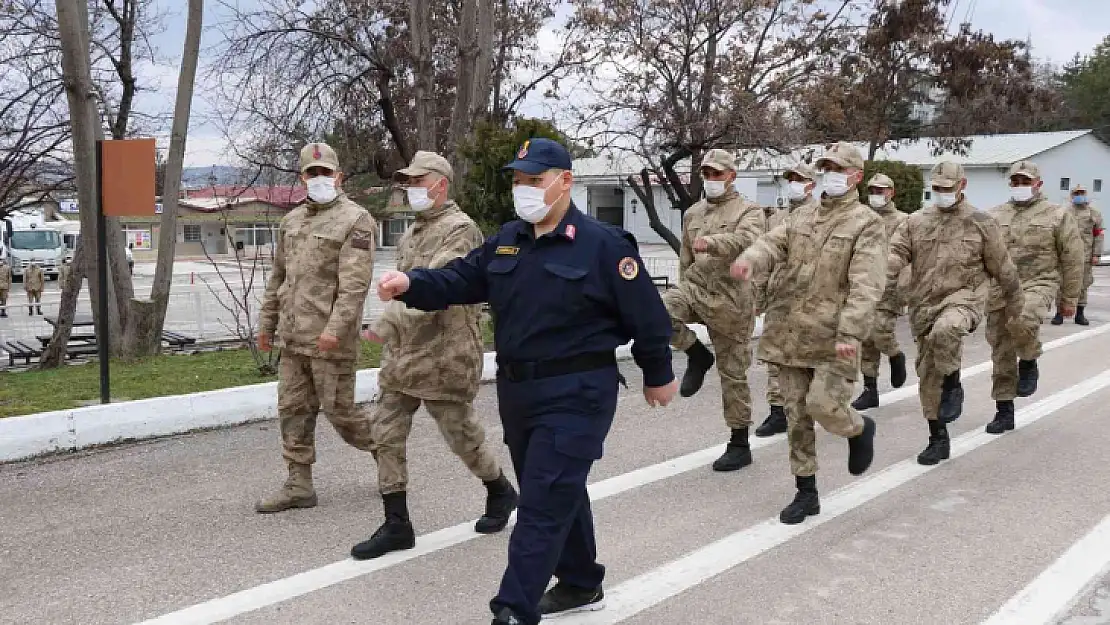Kanser tedavisi gören gencin hayalini jandarma gerçekleştirdi