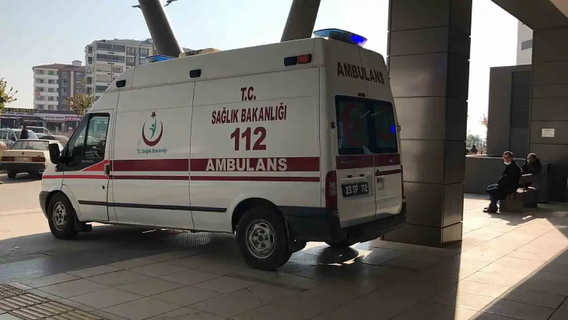 Mahallede alkol alan şahısları uyaran muhtar bıçaklandı