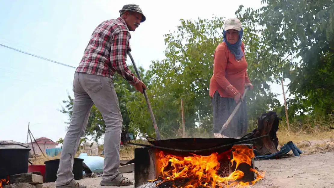 Nohudun kum ve ateşle dansı