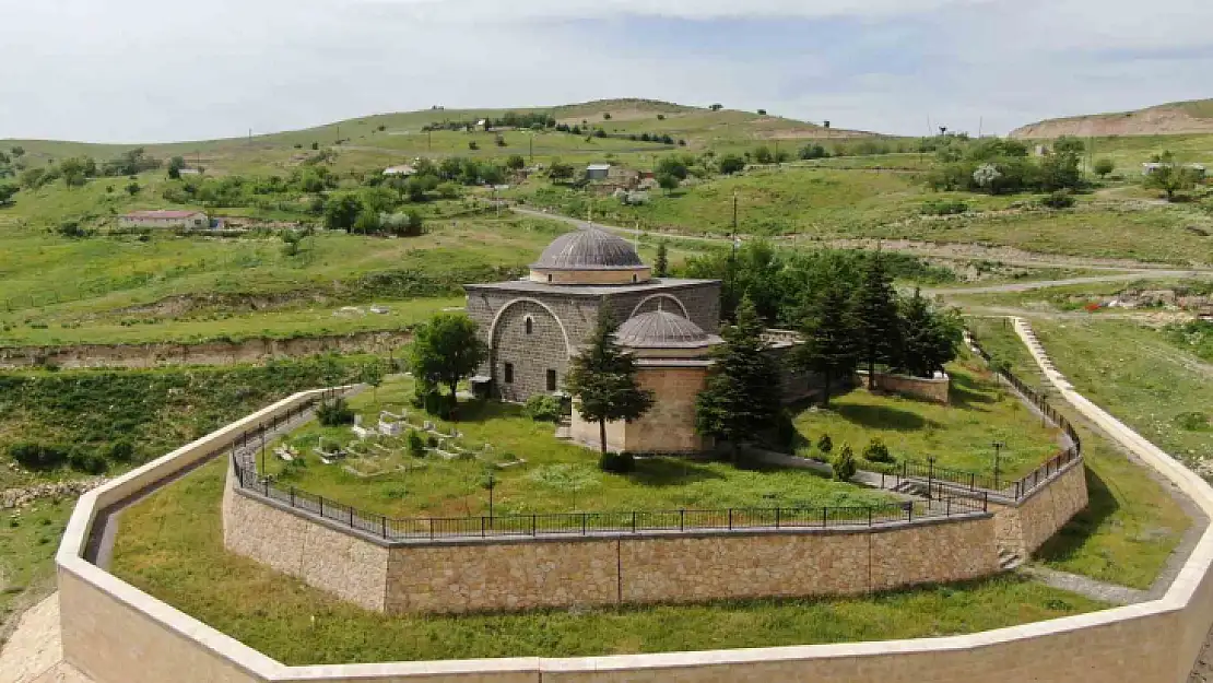 Palu'nun Osmanlıya kazandırılmasında büyük rol oynadı, türbesi yıllara meydan okuyor