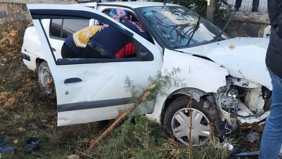 Sanayide çırak, izinsiz aldığı komşusunun aracıyla kaza yaptı: 1 yaralı