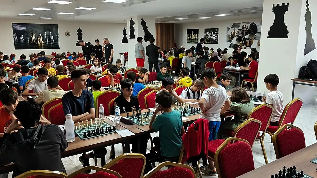 Yaşayan stadyum'da satranç heyecanı