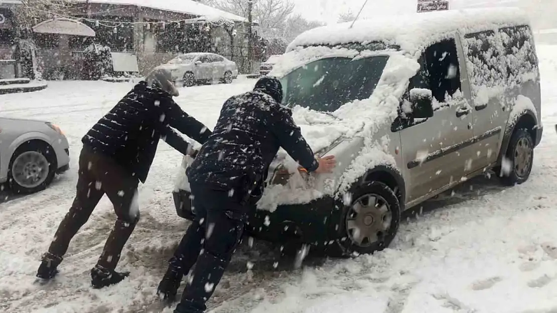 Yolda kalan sürücülerin imdadına jandarma yetişti