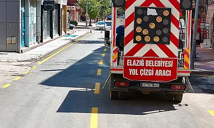 Elazığ Belediyesi tarafından, asfaltlanan yolların çizgileri çekildi