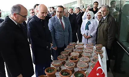 YÖK başkanı Prof. Dr. Erol Özvar'a FÜ'de endemik bitki üretimi tanıtıldı