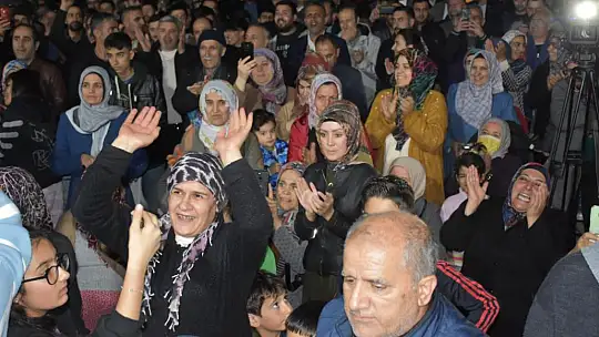 Yasemin Açık Çaydaçıra Mahallesi'nde Coşkuyla Karşılandı