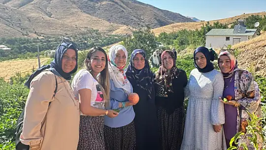 AK Kadınlar, Ekip Ruhuyla Sahada
