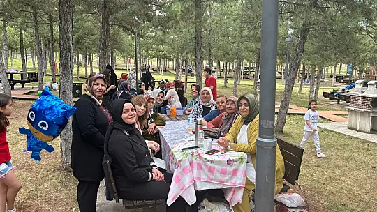 AK Kadınlar, Ekip Ruhuyla Sahada