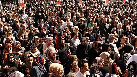 Elazığlılar Yasemin Açık'ı Bağrına Bastı