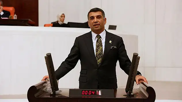 CHP'li Gürsel Erol'dan TBMM Genel Kurulu'nda Sessiz Protesto