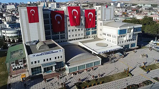 Elazığ Belediyesi, Gri Koç'u öğrencilerle buluşturacak