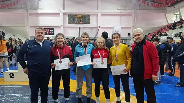 Elazığlı güreşçi Türkiye 2.'si oldu
