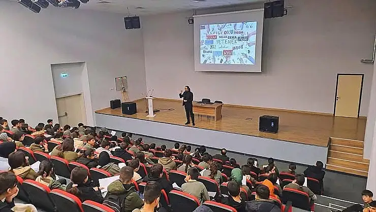 Başkan Şerifoğulları'ndan gençlere destek