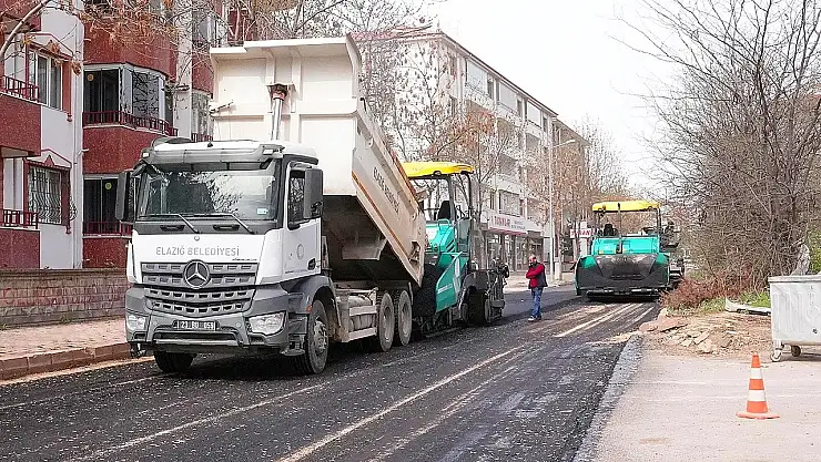 Elazığ Belediyesi, 1000 metrelik yolda asfalt serimi gerçekleştiriyor