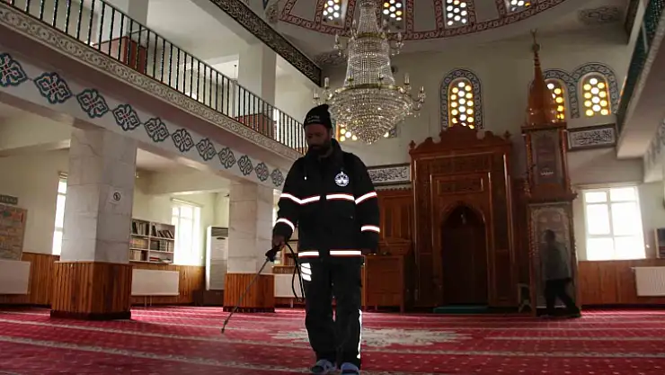 Elazığ'da camiler 'Gül' kokuyor