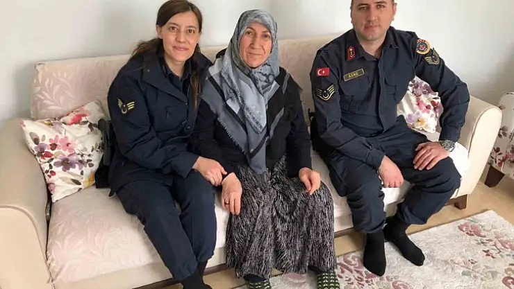 Elazığ'da jandarma ekipleri şehit annelerini unutmadı