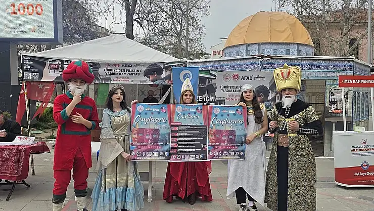 Elazığ'da Tiyatro Şöleni Kortejle Başladı