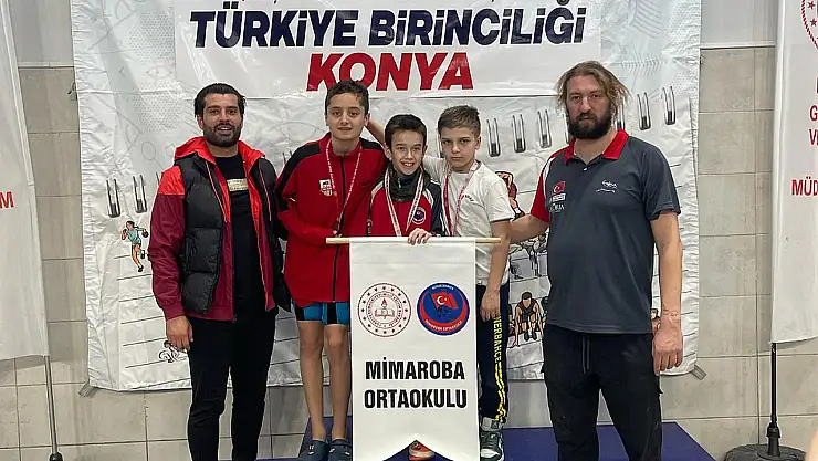 Elazığ İl Özel idaresi yüzme takımından büyük başarı Alp Eren Güler Türkiye ikincisi oldu