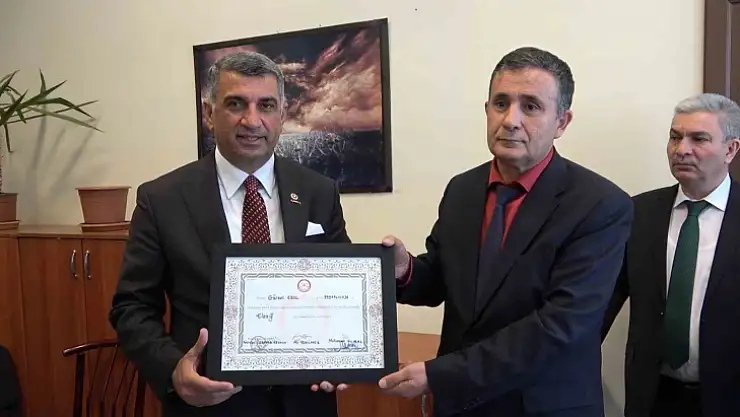 Milletvekili Gürsel Erol mazbatasını aldı